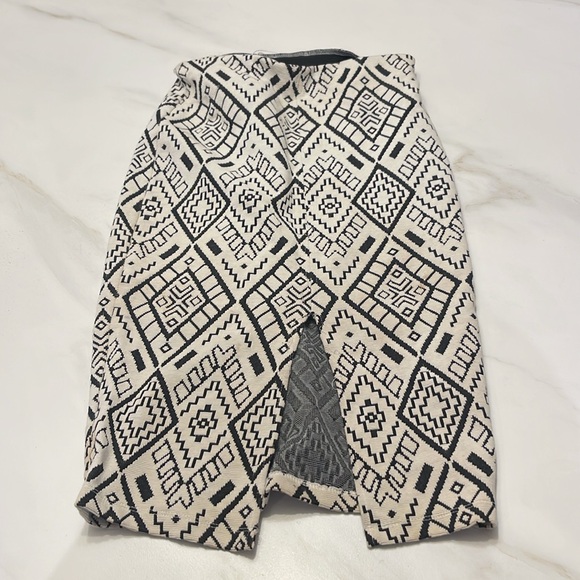 Zara skirt - Picture 2 of 2